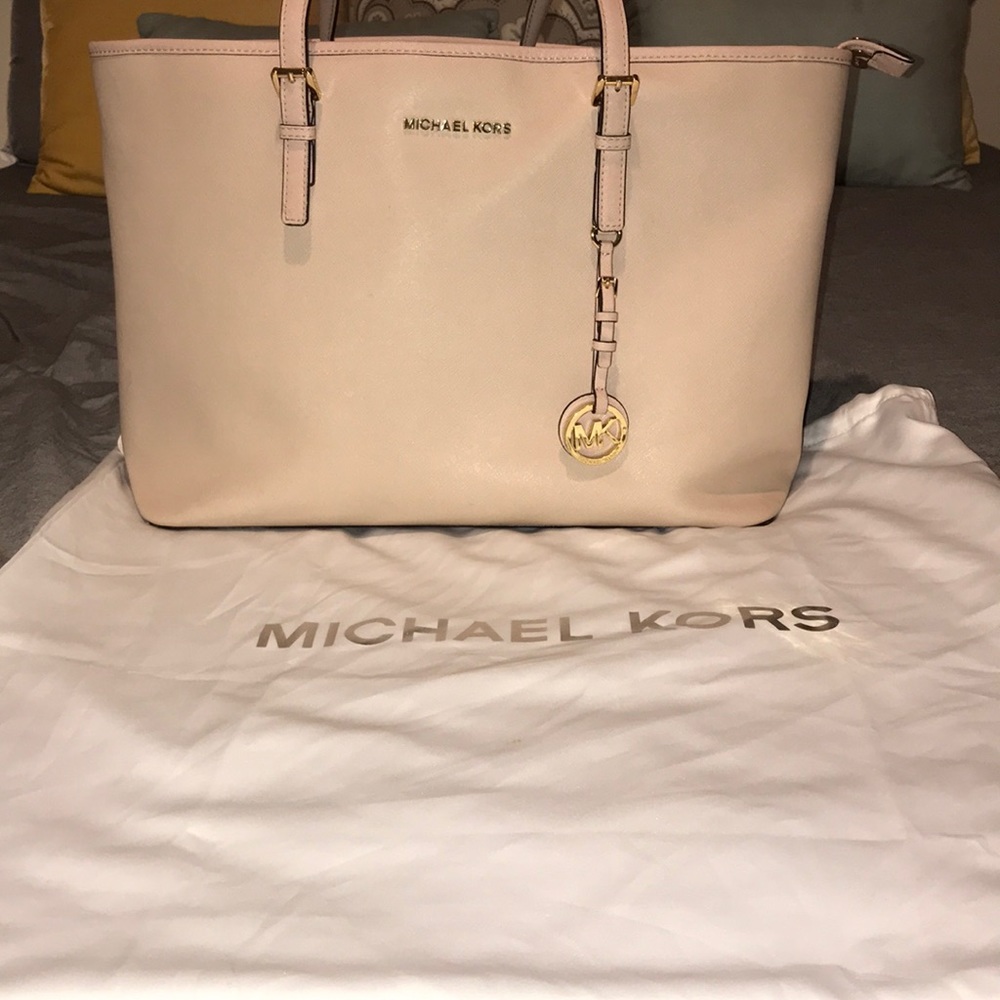 Michael Kors Jet Set Travel Saffiano Top-Zip Tote